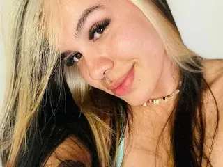 Streamate Adult Webcam of MaddyLovexxx