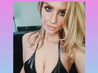 Streamate Sex Chat of Ellie_Conrad