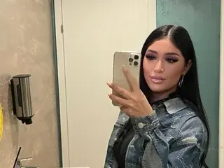 Streamate Private Sex Chat of Kira_Krush