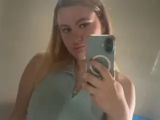 Streamate Sex Cam of Avety_doll