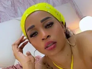 Streamate Sex Cam of TyraaLambert