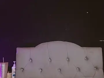 Stripchat Sex Cam of Red-moon1