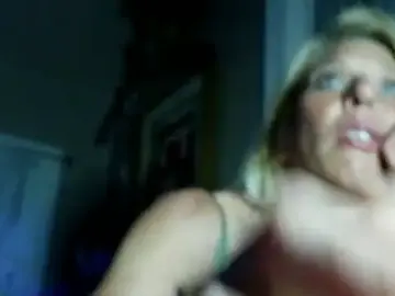 Stripchat Live Sex Cam of Glamazing