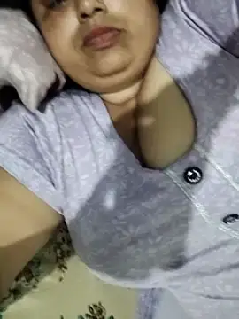 Stripchat Sex Cam of Hot_indian_Milf