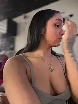 Stripchat Live Sex Cam of Isabella-Teen