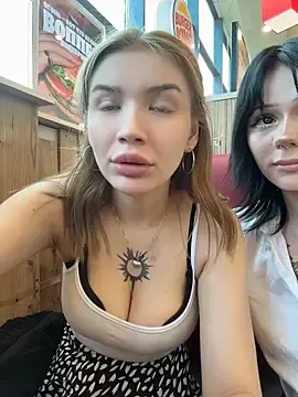 Stripchat Live Sex Cam of FlashTitsRoyal