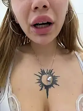 Stripchat Live Sex of FlashTitsRoyal