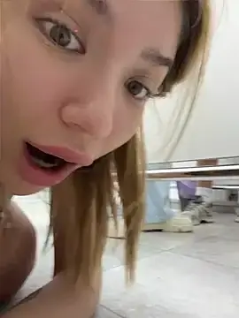 Stripchat Watch Live Sex Cams of FlashTitsRoyal