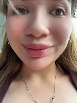 Stripchat Live Sex of FlashTitsRoyal