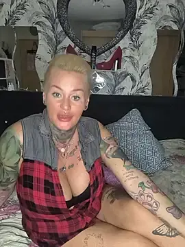 Stripchat Adult Video Chat of InkedMissLaBaehm