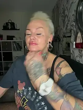 Stripchat Sex Chat of InkedMissLaBaehm
