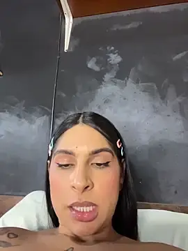 Stripchat Live Sex Cam of charlotte_stevenss_