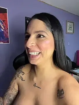 Stripchat Live Sex Cam of charlotte_stevenss_