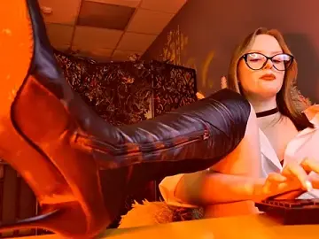 Stripchat Watch Live Sex Cams of VivienLeeigh