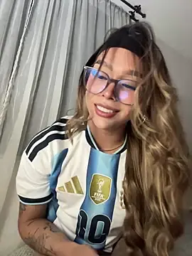 Stripchat Free Porn Cam of Samantha_Bernardo