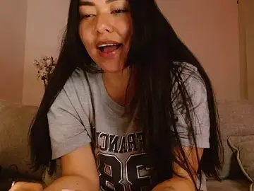 Stripchat Free Porn Cam of PetitLumiere