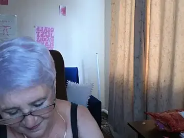 Stripchat Live Sex Cam of Sandra_Snowflake