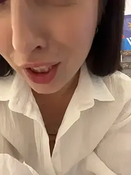 Stripchat Watch Live Sex Cams of Holly_Play