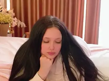 Stripchat Sex Cam of UR_MADDY_ONLINE