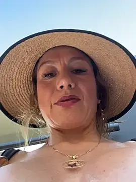 Stripchat Free Porn Cam of angelitasexy81