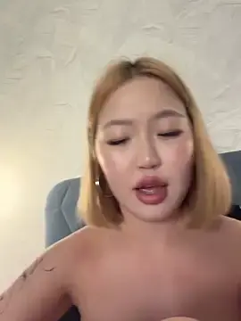 Stripchat Adult Video Chat of Aiko_Yumi
