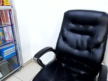 Stripchat Sex Cam of Alexx_bigcockk_