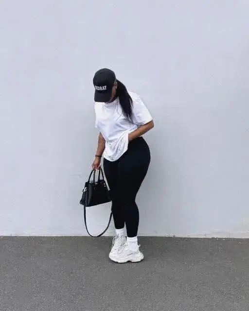 CurvyAssXxX21