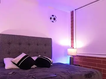 Stripchat Live Sex of mandi4pole_