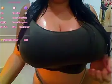 Stripchat Sex Cam of Bigcocksexyluisa
