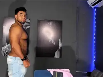 Stripchat Live Sex Cam of Big_furry_bear13