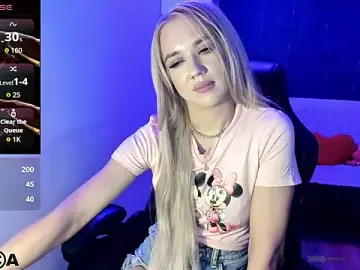 Stripchat Live Sex Cam of CrystalGirl99