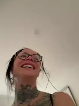 Stripchat Sex Chat of SkinnyLilly
