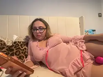 Stripchat Live Sex of petitelucyXoxx