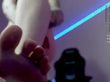 Stripchat Free Porn Cam of QueenAliceX