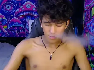 Stripchat Sex Cam of hugekenbigcock