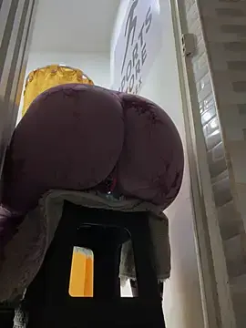 Stripchat Best Webcam of kim_monti