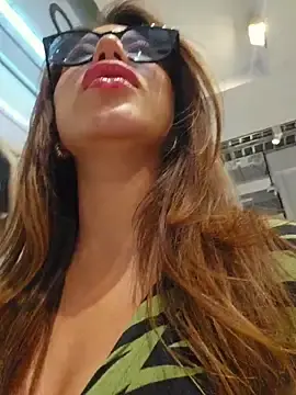 Stripchat Live Sex Cam of Karen_San_Miguel