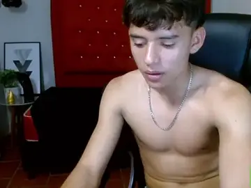 Stripchat Free Live Porn of Ryan_grayx