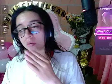 Stripchat Free Porn Cam of Maggie_Fox3
