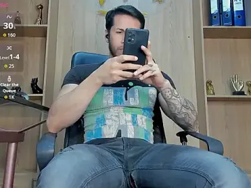 Stripchat Adult Webcam of George_Diesell