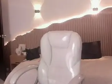 Stripchat Sex Cam of Iris8_