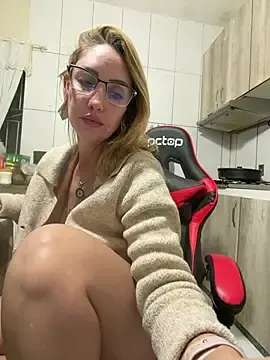 Stripchat Adult Webcam of RAIRAsexy