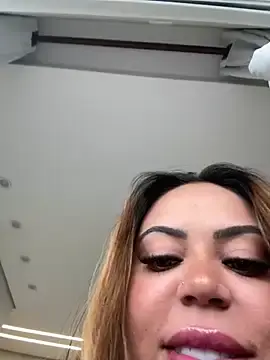 Stripchat Live Sex Cam of lariic