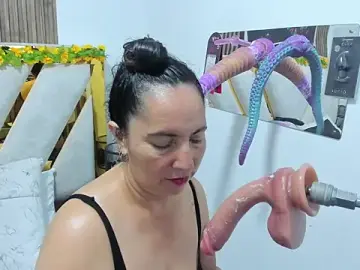 Stripchat Live Porn of Luna_Naughty1