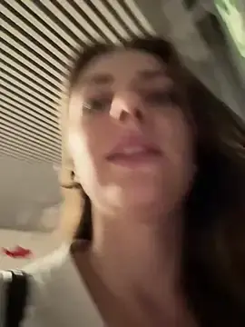 Stripchat Free Live Porn of MariiD
