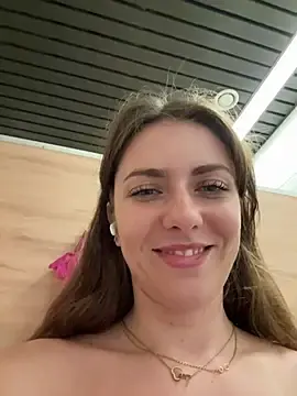 Stripchat Free Porn Cam of MariiD