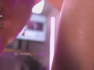 Stripchat Live Sex Cam of nicdani_1