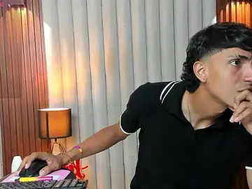Stripchat Live Sex Cam of myke_tucker