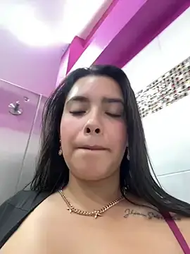 Stripchat Live Sex Cam of Miss_Bella_Flame