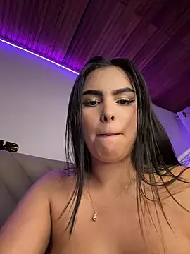 Stripchat Live Sex Cam of Maddy_Rouse_